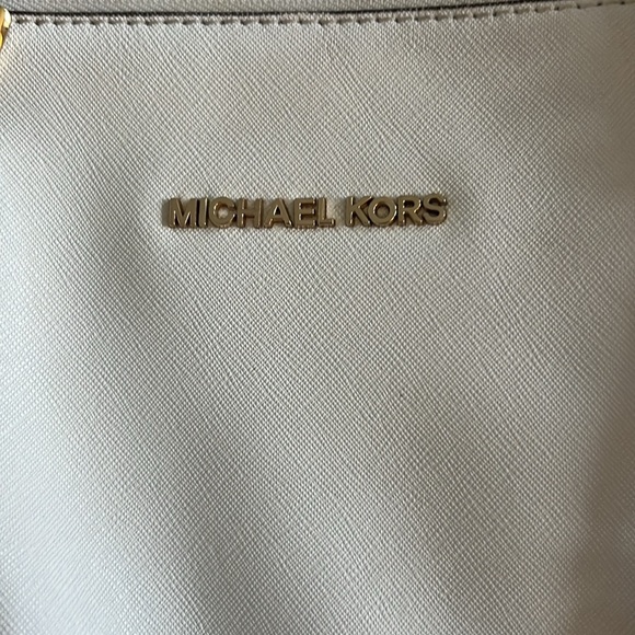 Michael Kors Jet Set Tote- White - Picture 2 of 13